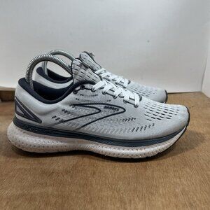 Brooks Women's Athletic Shoes - White and Gray